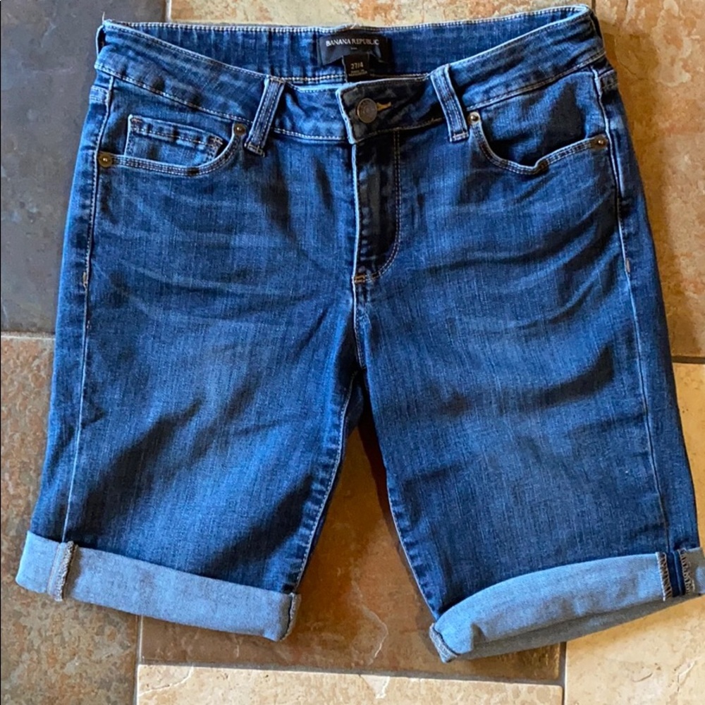 Banana Rep stretch Bermuda shorts size 4